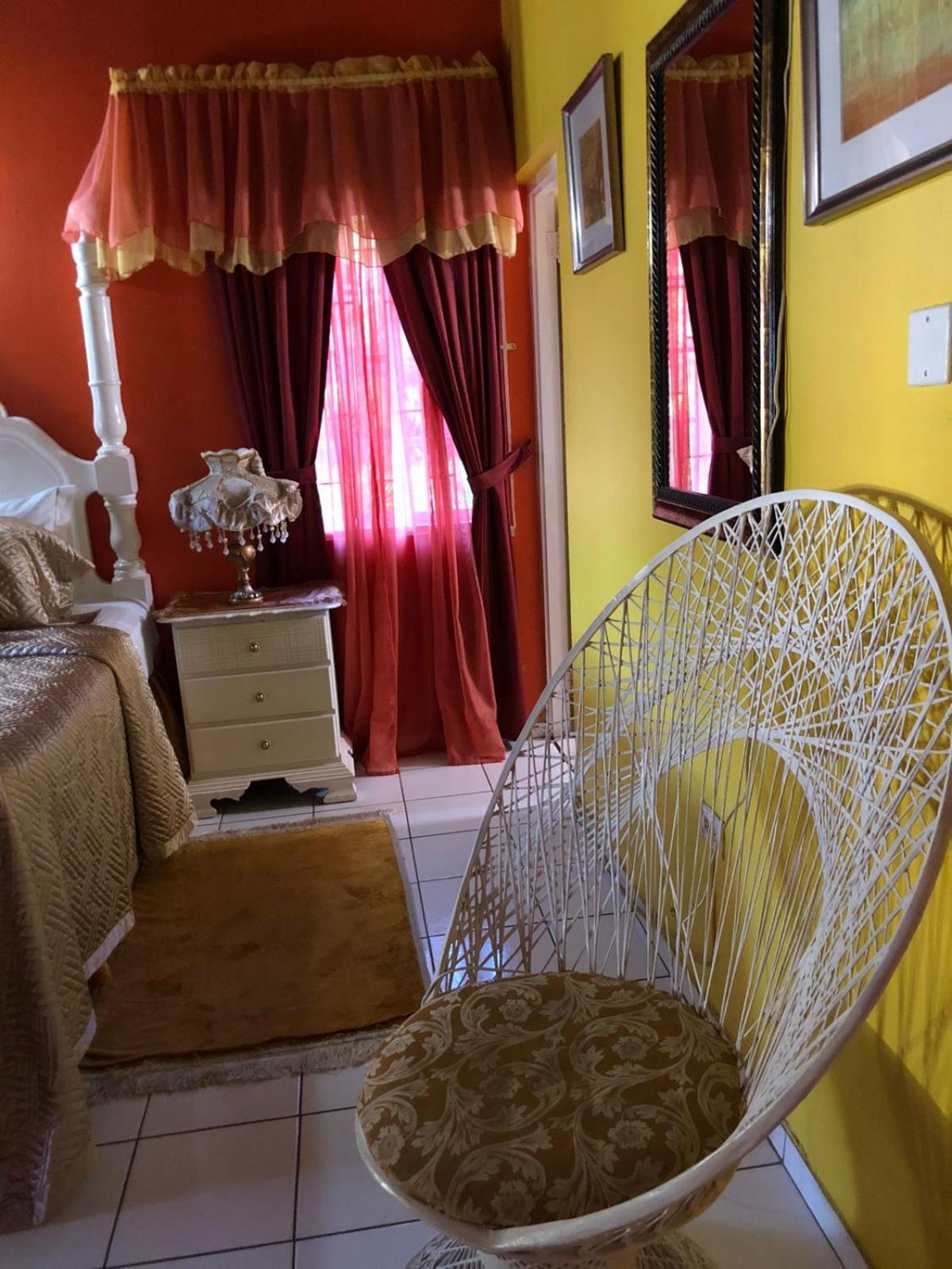 Casa de hóspedes 237 Bratton Avenue *