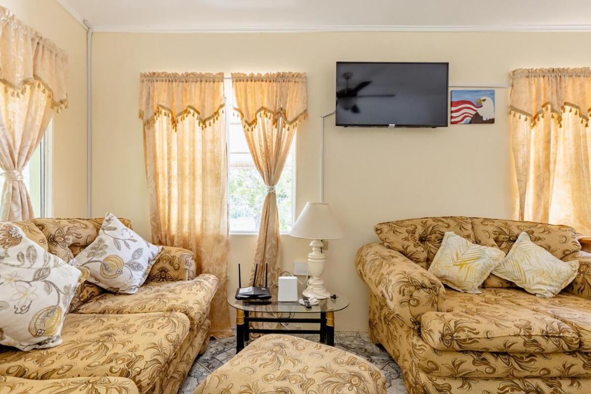 Casa de férias Rockside - Oceanfront Paradise With Stunning Views Treasure Beach