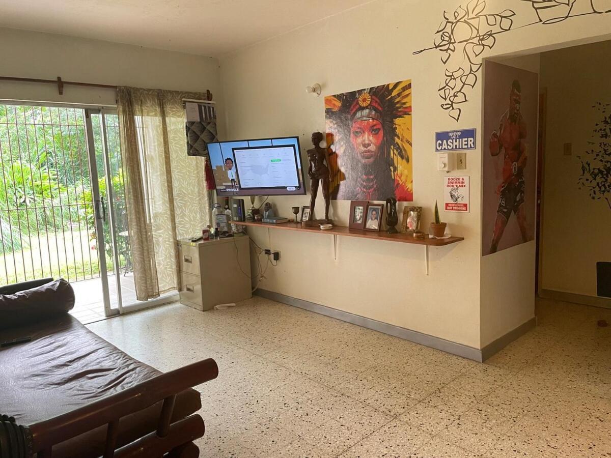 Apartment Idle A While *