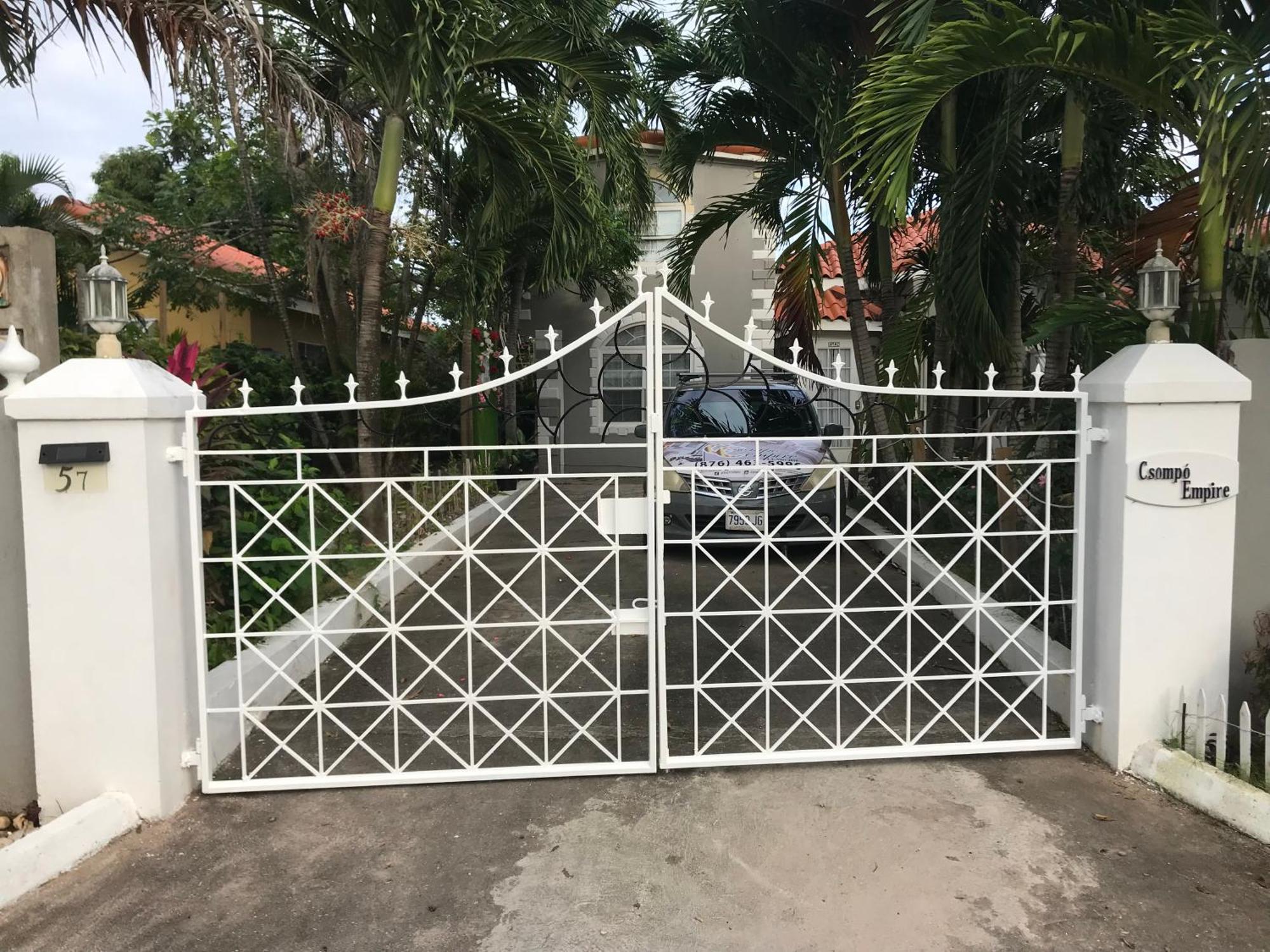 Guest house The Dream Nest At Csompo Silver Manor *