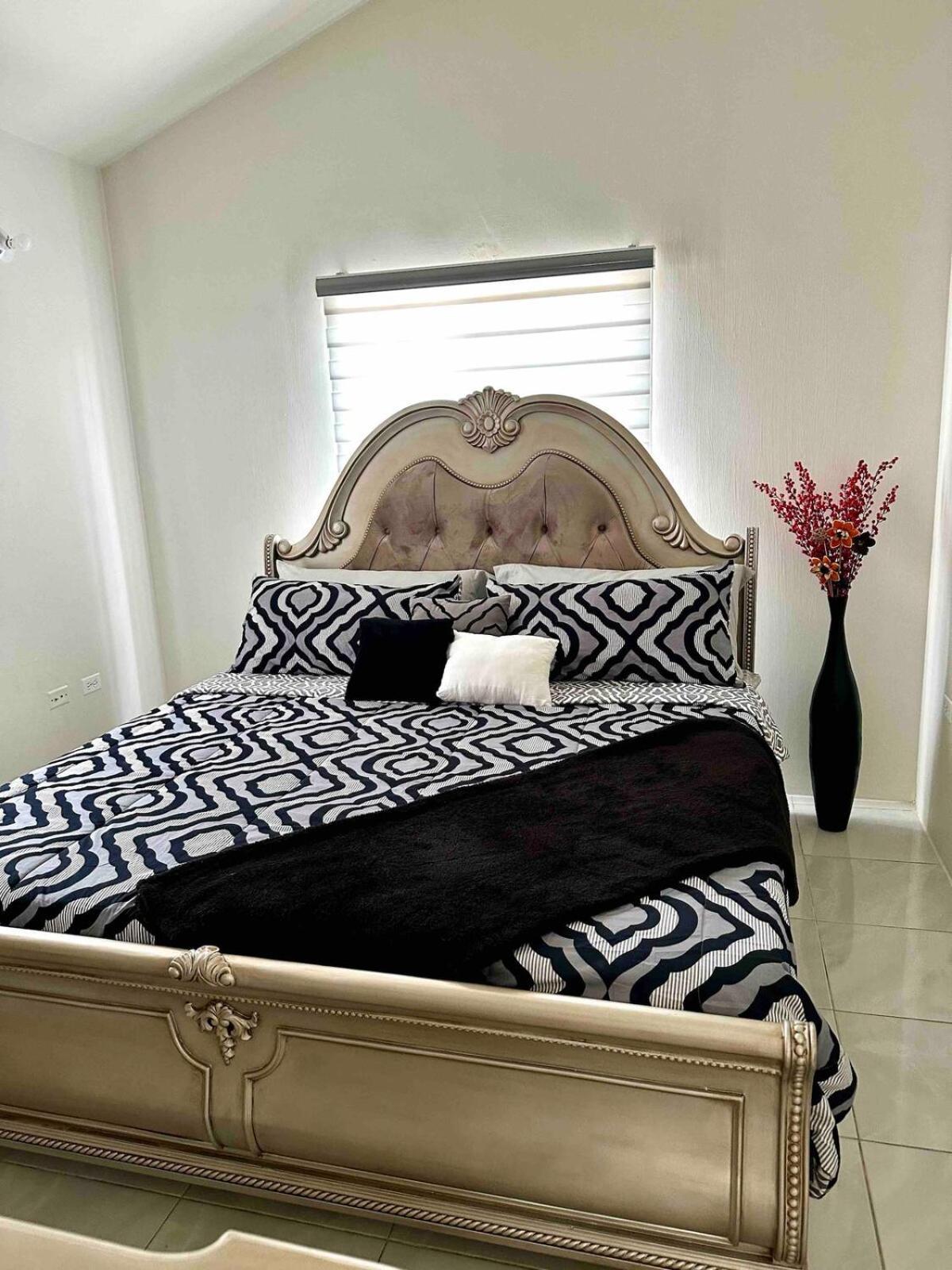 The Luxury Loft At Phoenix Portmore