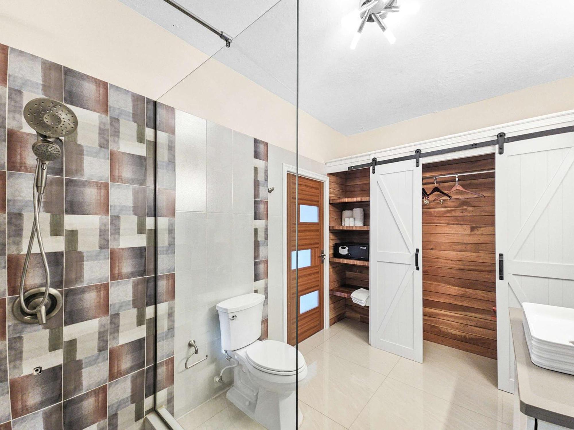 Hospitality Expert Bts 6 - Pool & Bar Inn Montego Bay