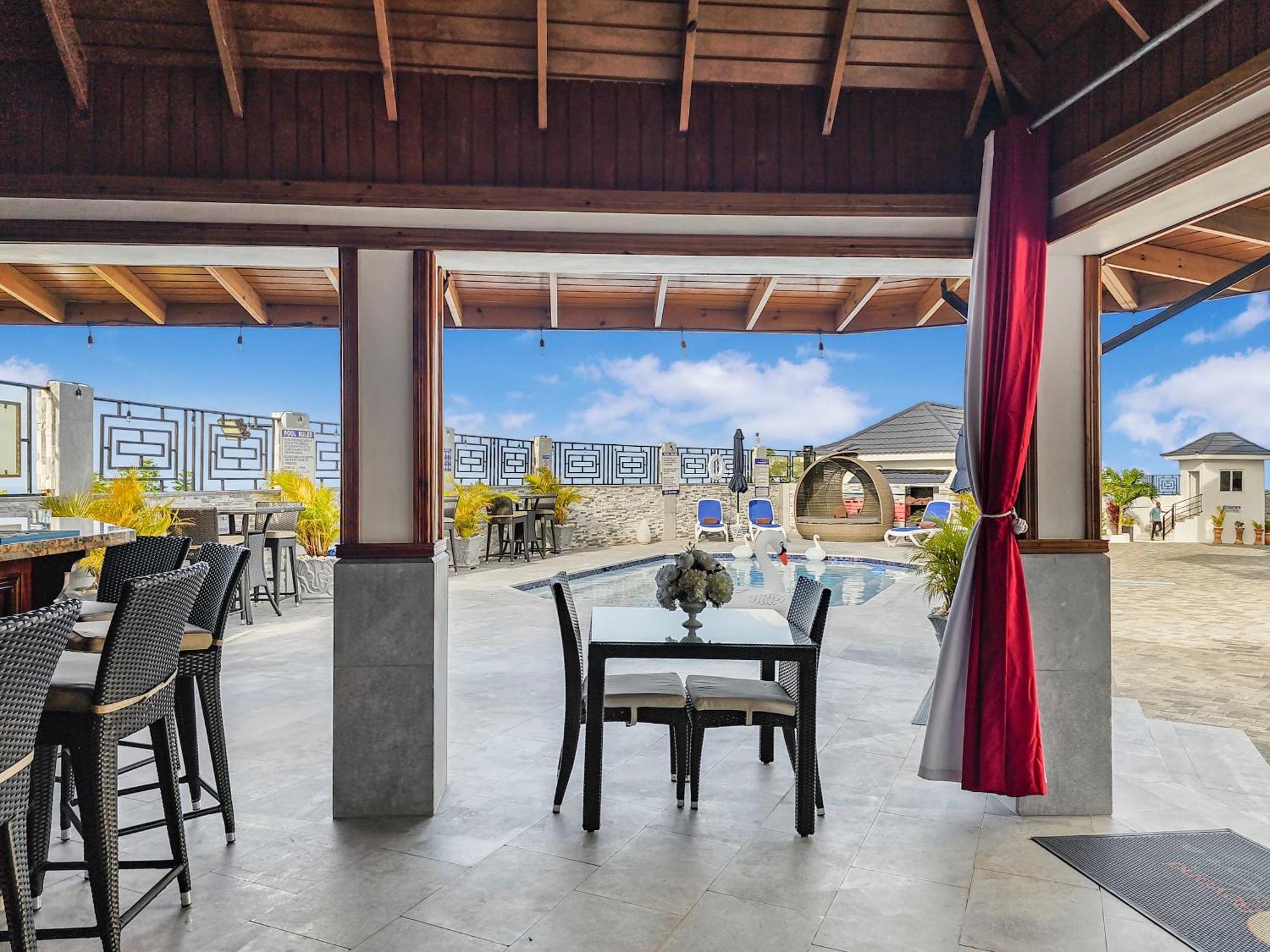 Hospitality Expert Bts 6 - Pool & Bar Inn Montego Bay