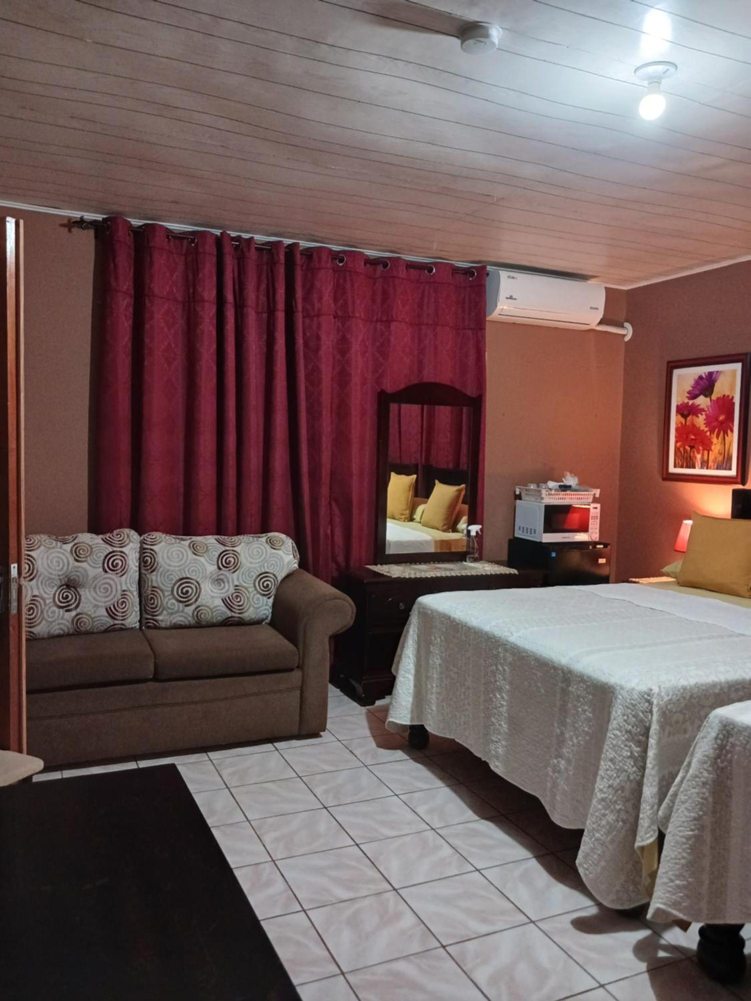 Bed & Breakfast Ultimate Freedom *