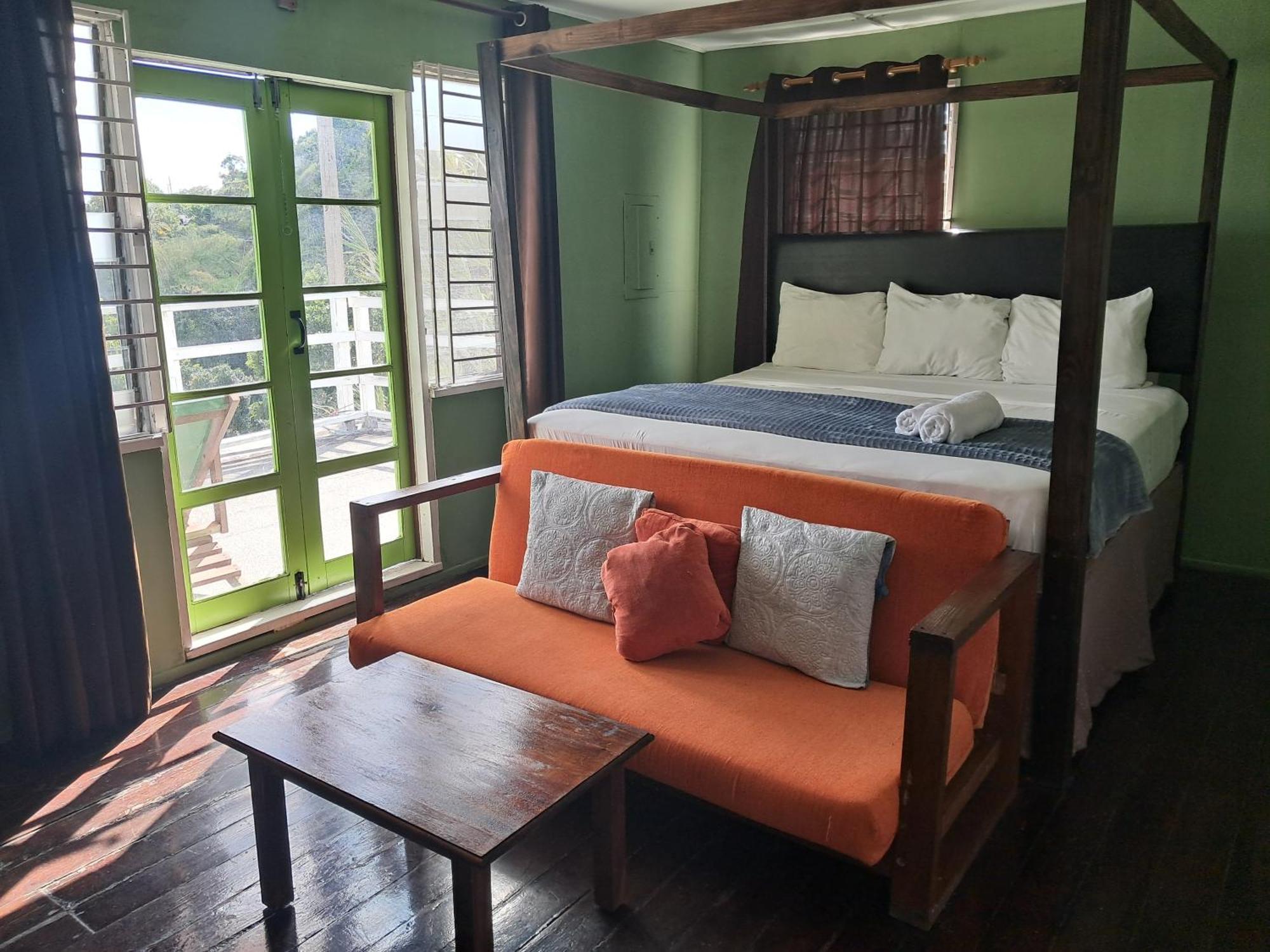 Bed & Breakfast Kingsworth 2*