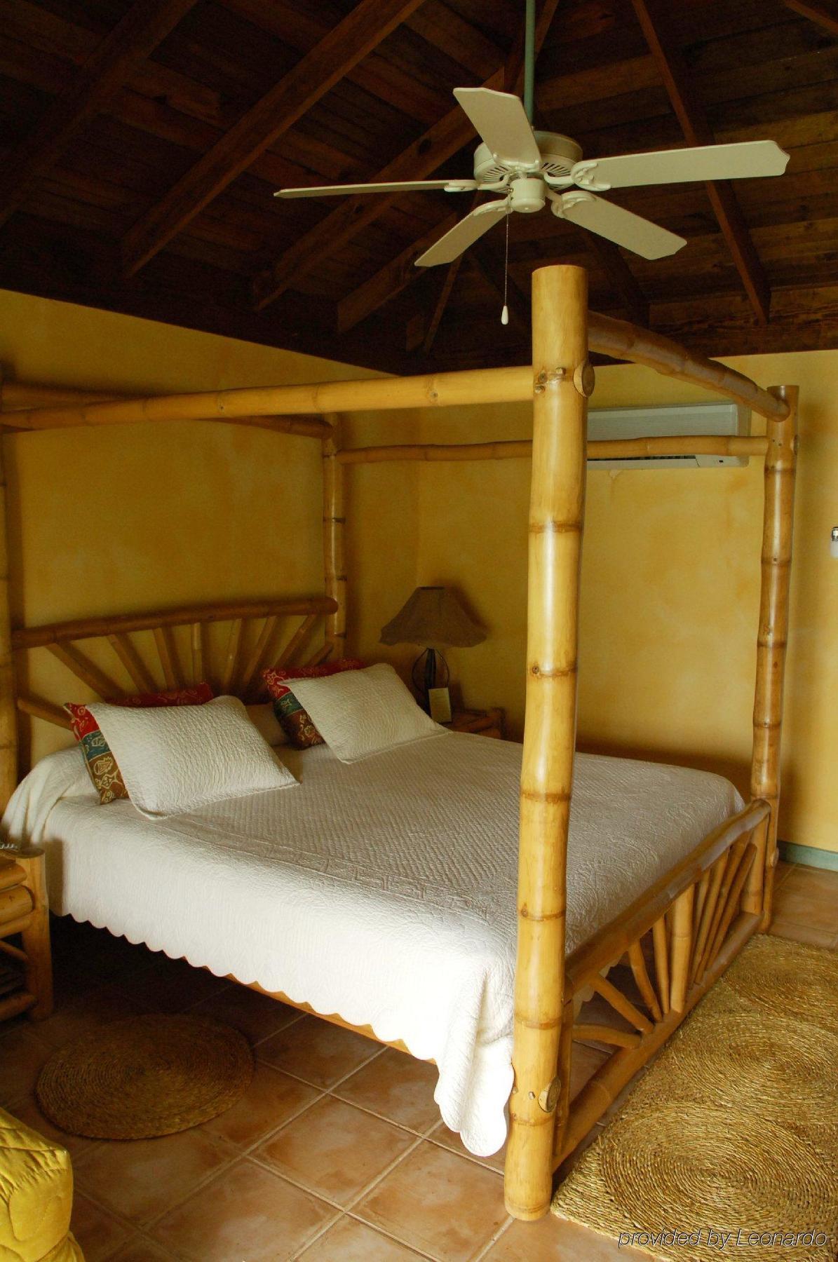 Country Country Negril