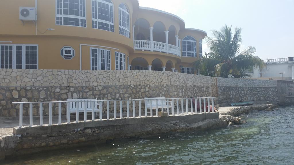 Waters Edge Homestay