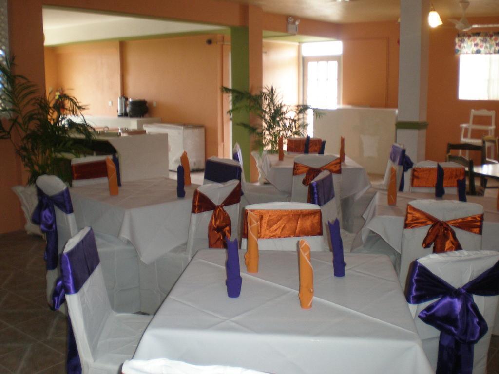 Hotel Norman's Court & Sky Restaurant Club