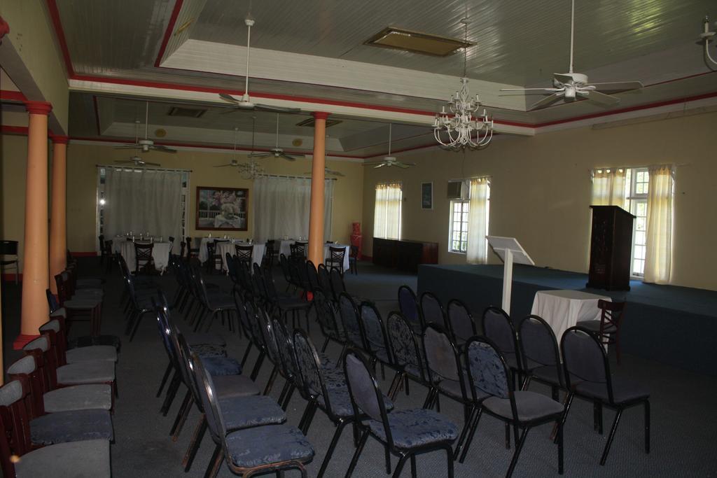 Villa The Crest Conference And Retreat Facility *