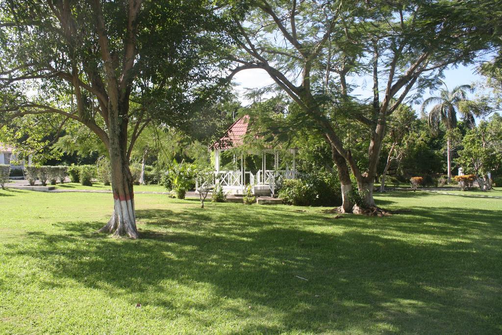 Villa The Crest Conference And Retreat Facility *
