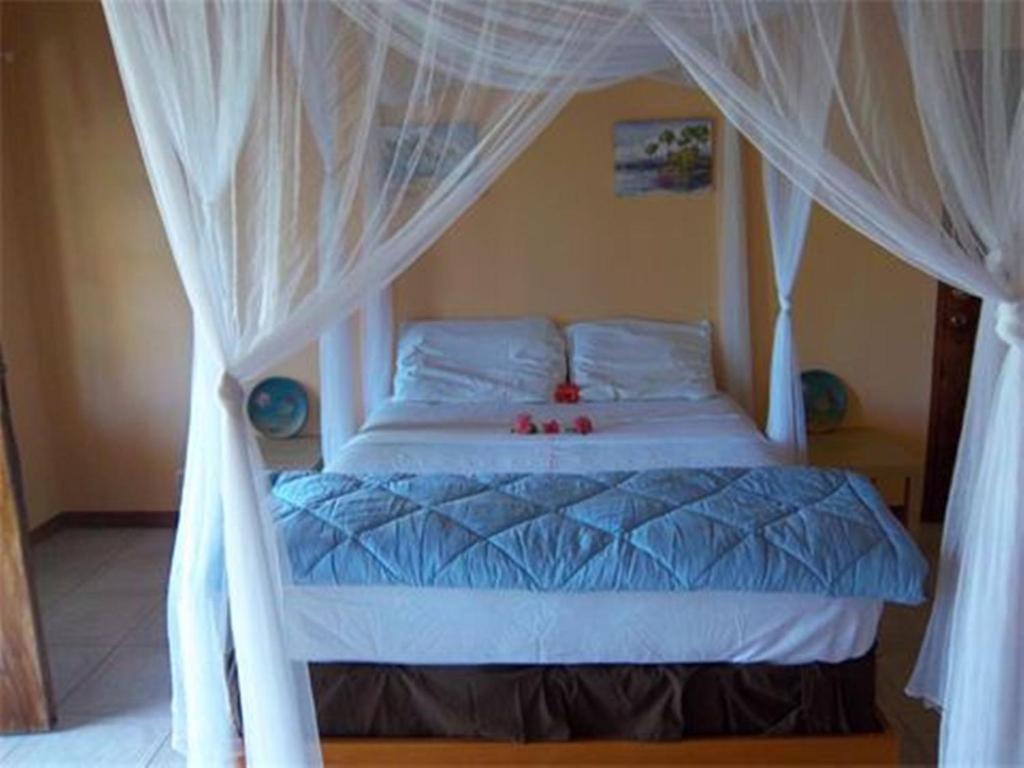 Hotel By The Sea Vacation And 3*