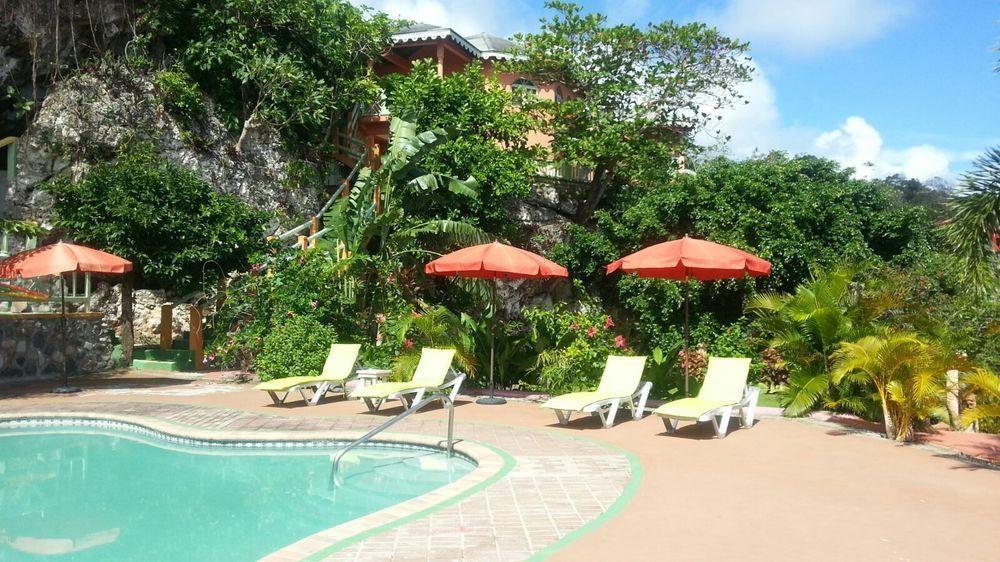 Pimento Lodge *