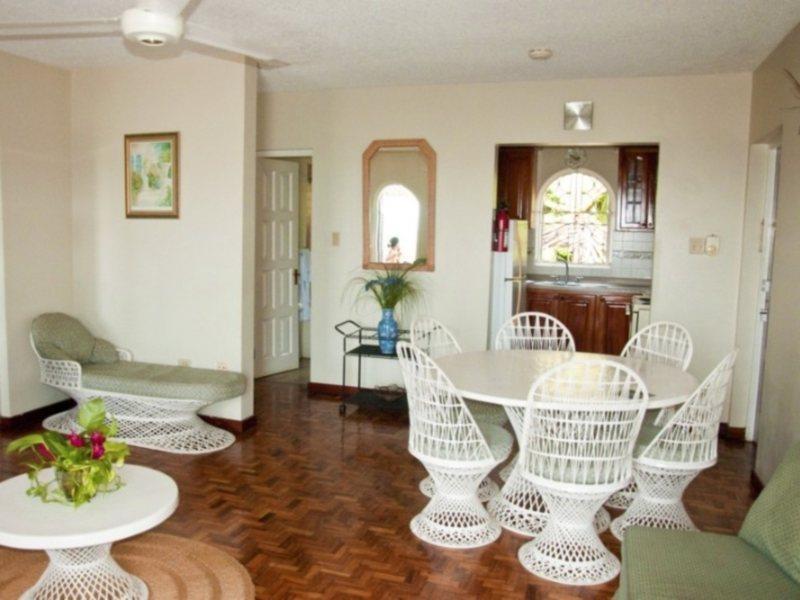 Columbus Heights Apartment *