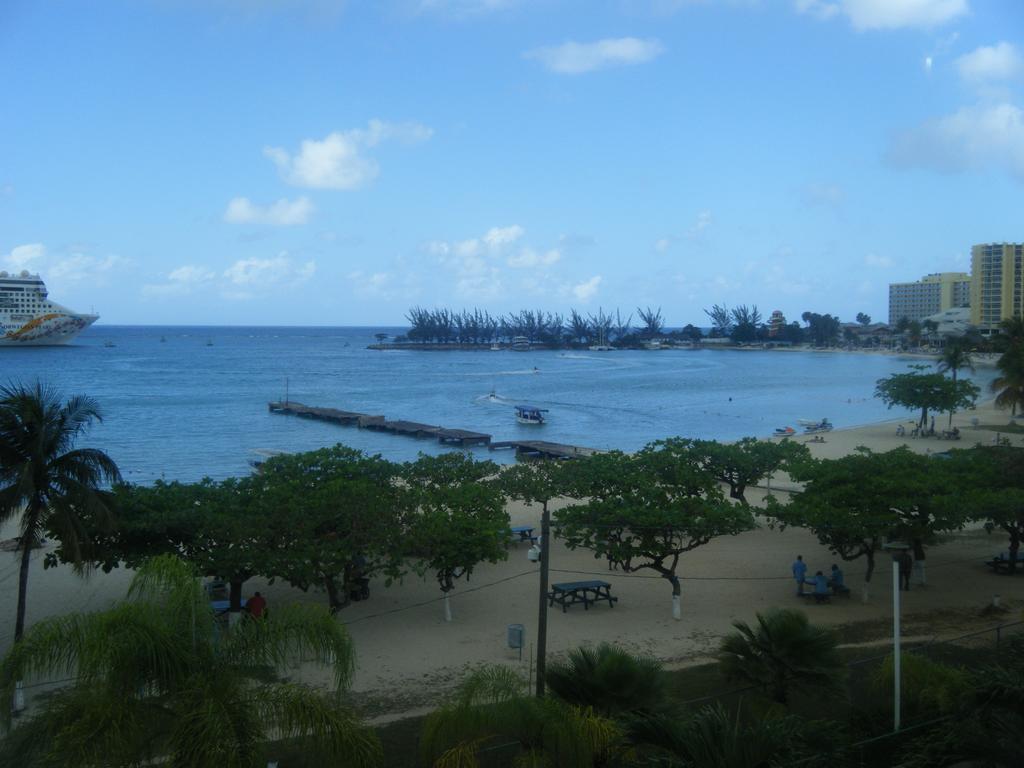 Dunn's At Sandcastles * Ocho Rios