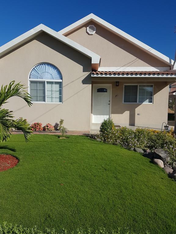 Caymanas Golf And Polo Guest house Ellis Caymanas