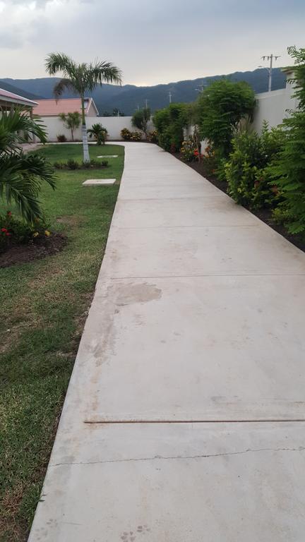 Caymanas Golf And Polo Guest house