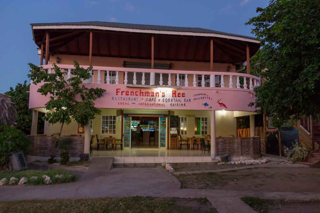 Golden Sands Guest house *