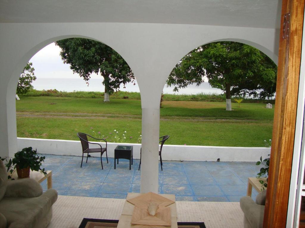 By The Sea Vacation And 3* Port Antonio
