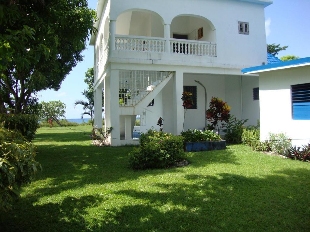 By The Sea Vacation And Port Antonio