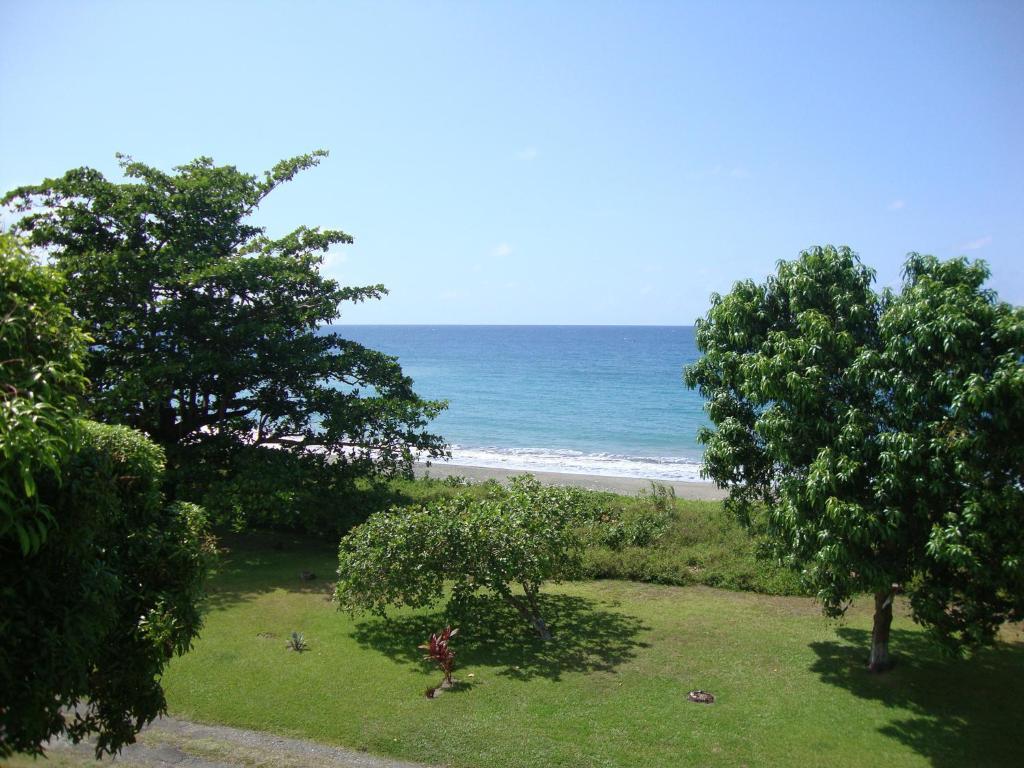 By The Sea Vacation And 3* Port Antonio