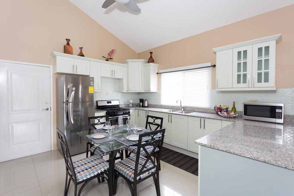 Caymanas Golf And Polo Guest house Ellis Caymanas
