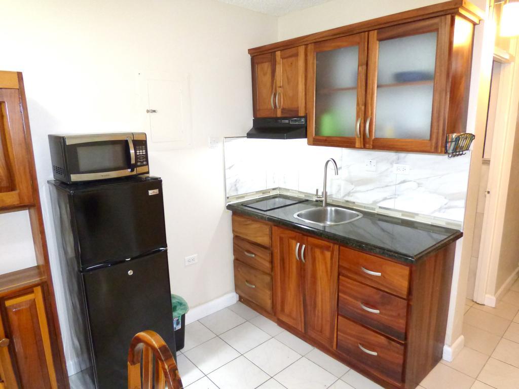 Apartment 6 *