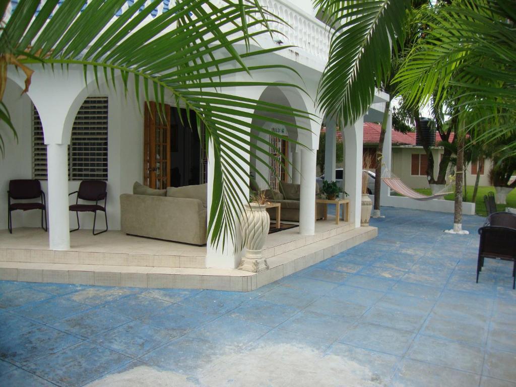 By The Sea Vacation And Hotel 3*