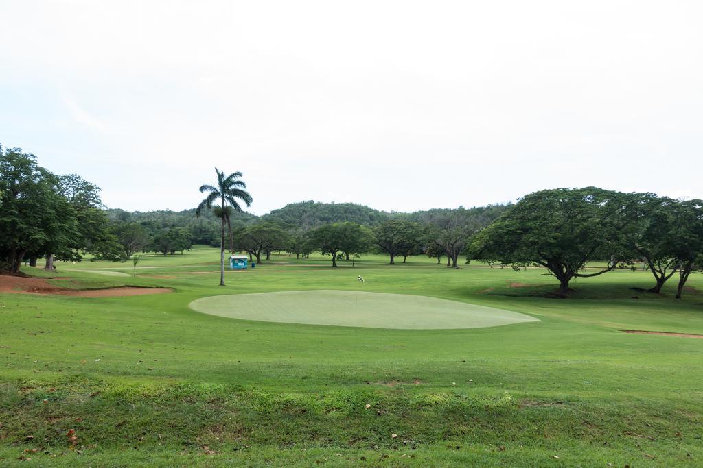 Caymanas Golf And Polo Ellis Caymanas