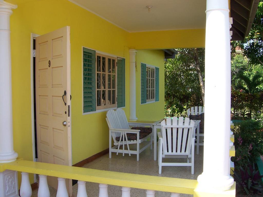 Almond Tree & Apartment Ocho Rios