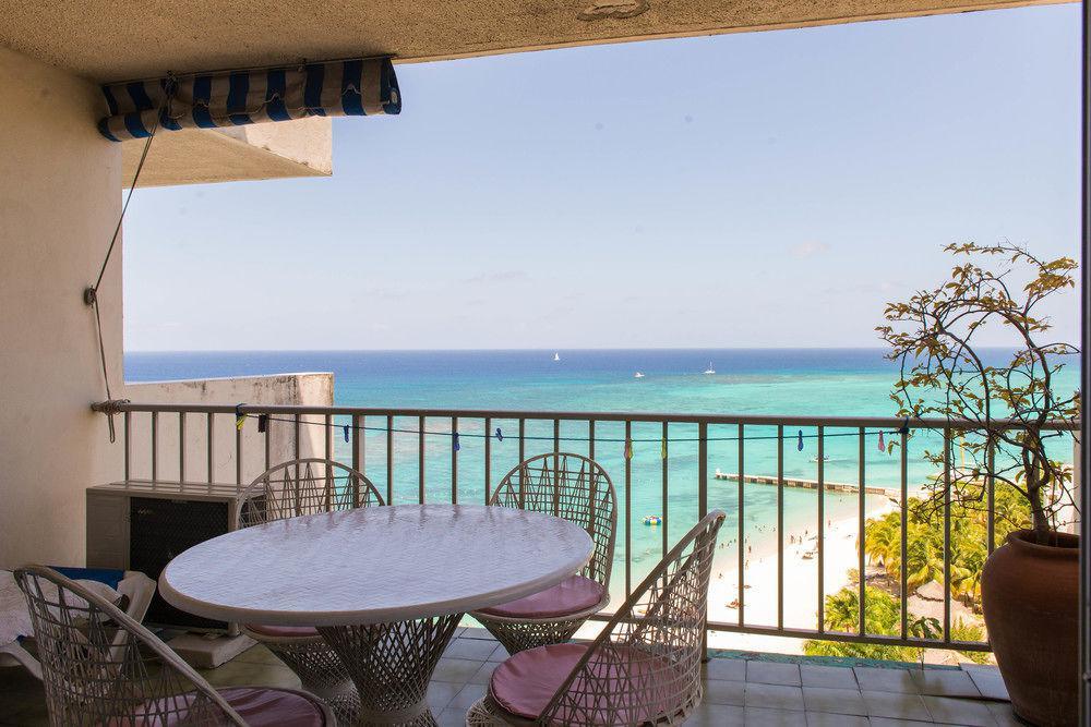 Skysuite Beachfront Club Apartment