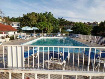 Skysuite Beachfront Club Apartment