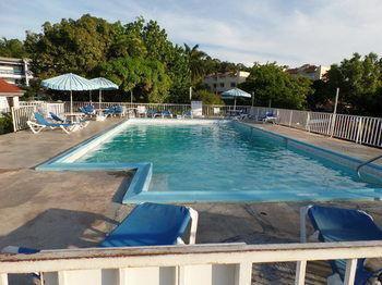 Skysuite Beachfront Club Apartment *