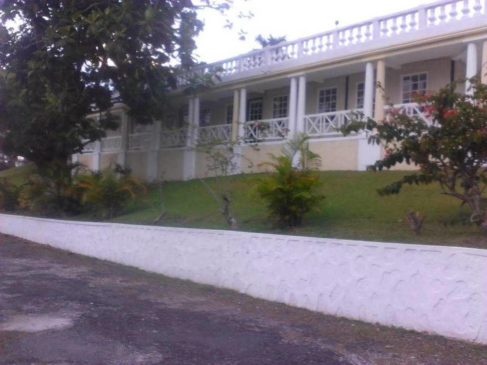 Villa The Crest Conference And Retreat Facility *