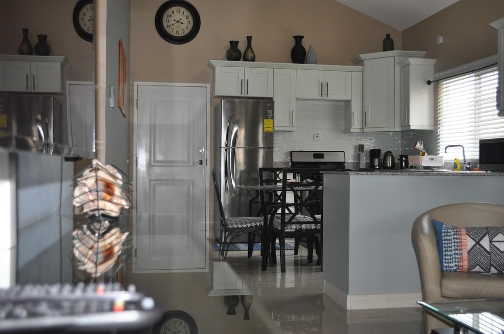Caymanas Golf And Polo Guest house
