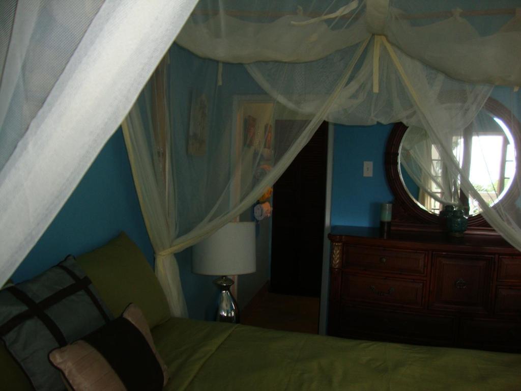 Hotel By The Sea Vacation And 3*