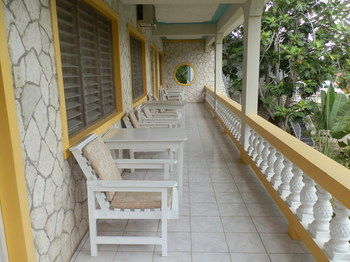 The Golden Sunset Hotel 2*