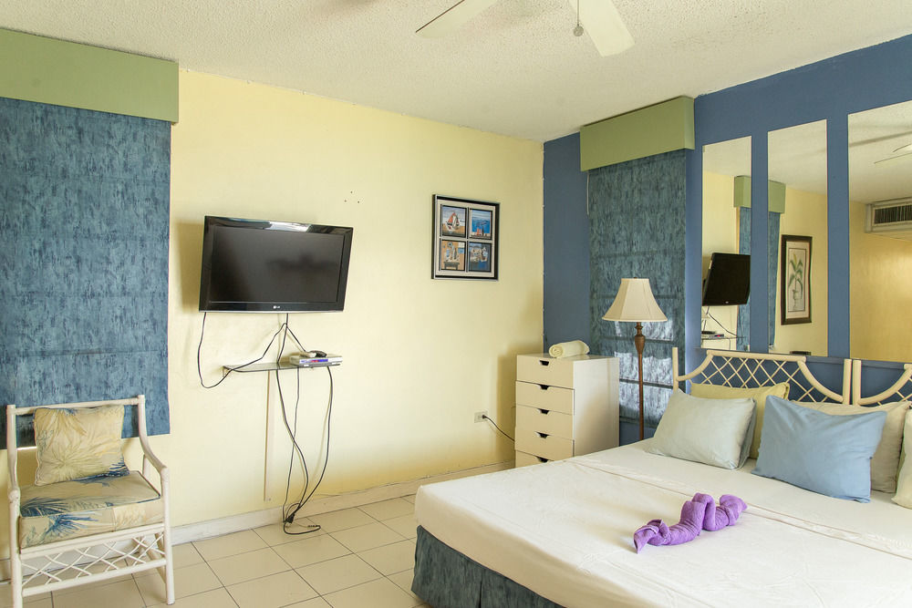 Sky Lounge Beach Studio Apartment