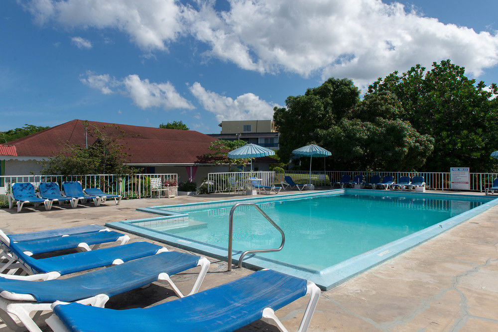Sky Lounge Beach Studio Apartment *