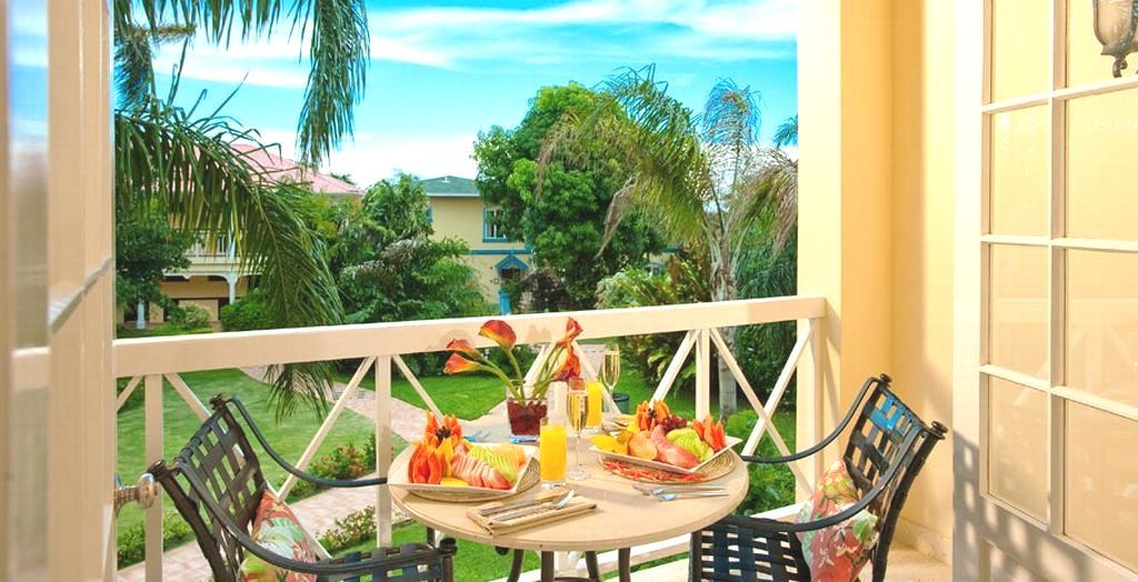 Sandals Hotel 4*