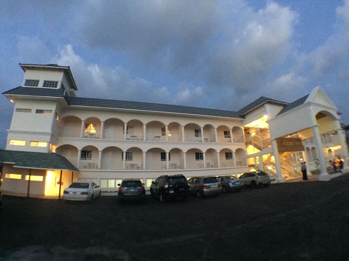 Glistening Waters Hotel 3*