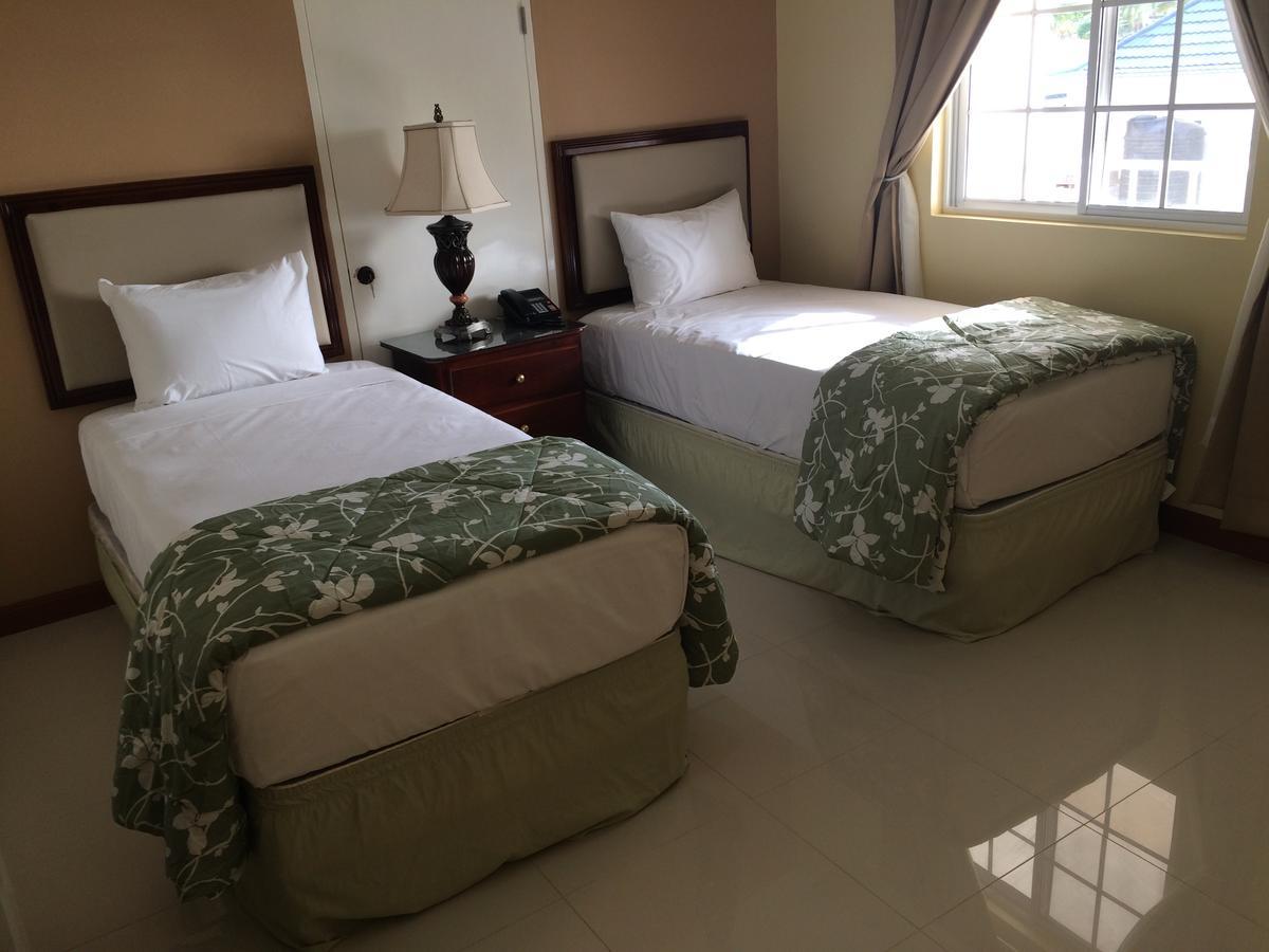Hotel Glistening Waters 3*