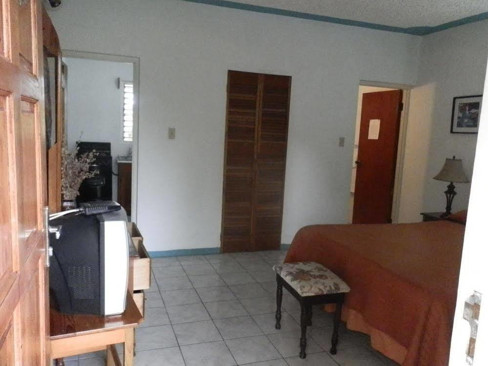 The Golden Sunset Hotel Negril