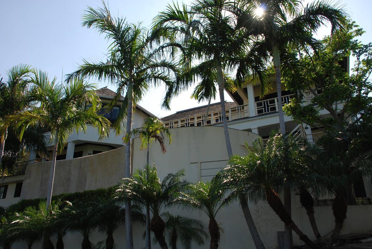 Villa Luxury Sleeps 6, Access, Montego Bay