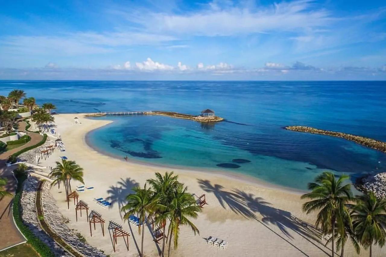 Luxury 2br Facing W/pool #5 Montego Bay