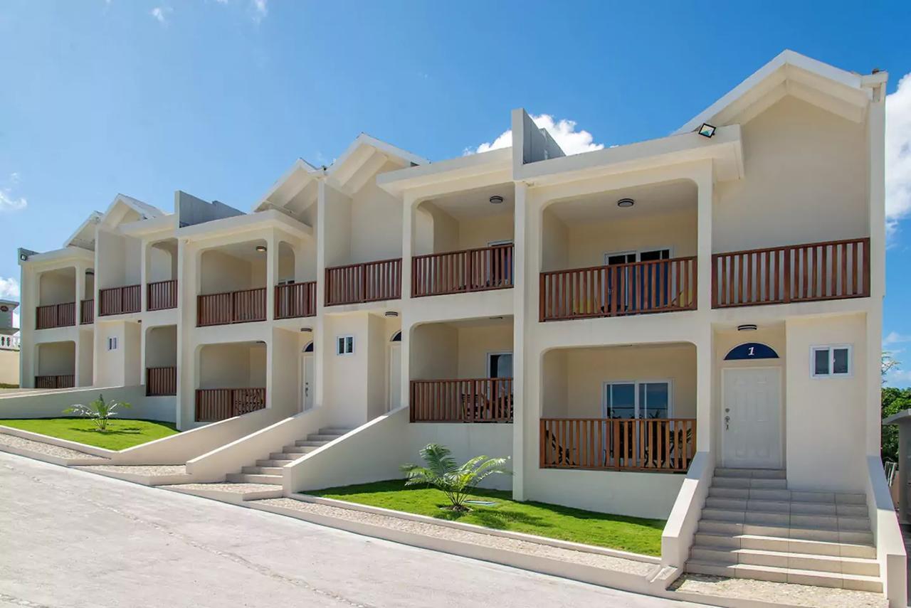 Apartment Luxury 2br Facing W/pool #5 Montego Bay