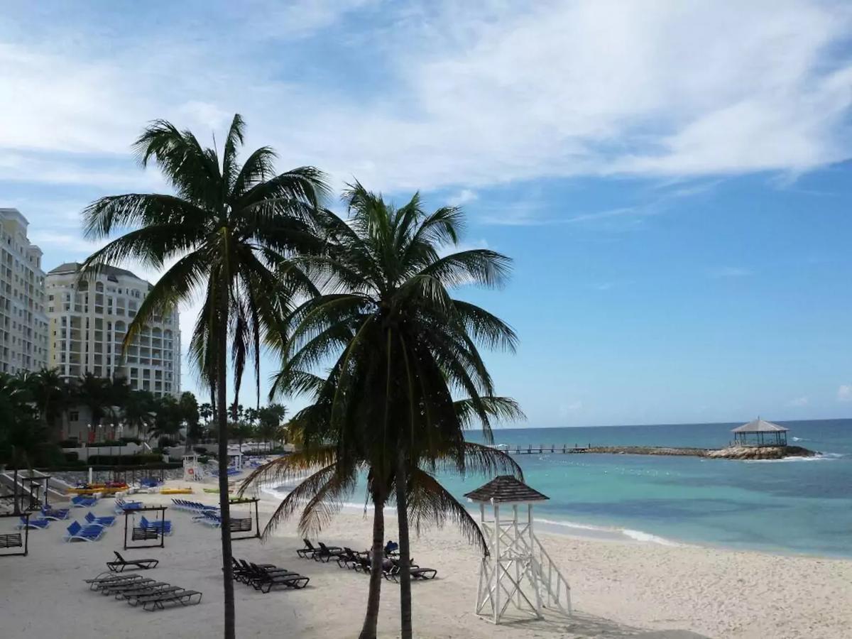 Luxury 2br Facing W/pool #5 Montego Bay