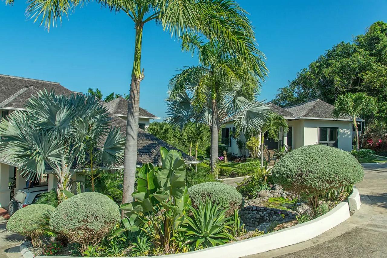 Villa Luxury Sleeps 6, Access, Montego Bay