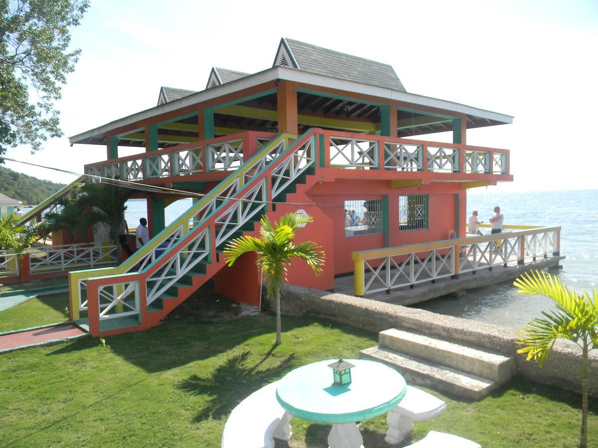 Bay Hotel 2*