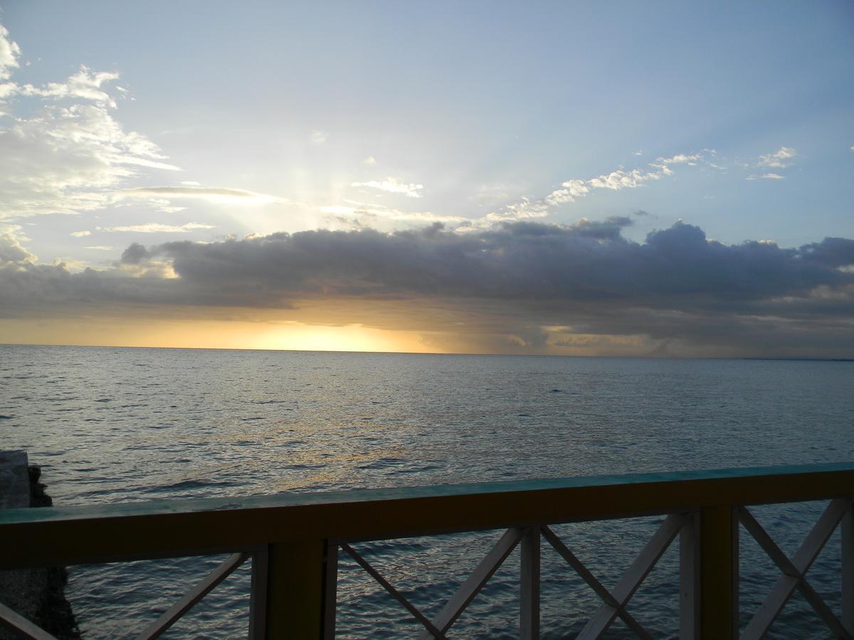 Bay Hotel