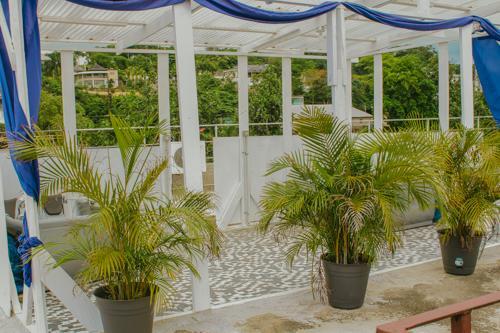 Norman's Court & Sky Restaurant Club Hotel Montego Bay